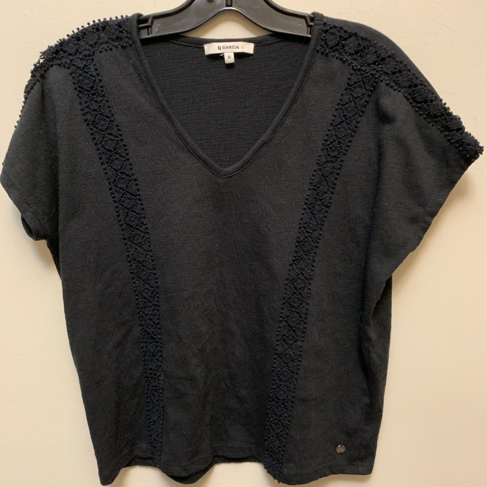 GARCIA Chic Black V-Neck Top with Crochet Details